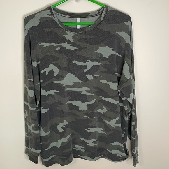 ATHLETA Women’s LG Oversized Camo Sweatshirt Tunic Stretch Workout Activewear - Picture 1 of 7